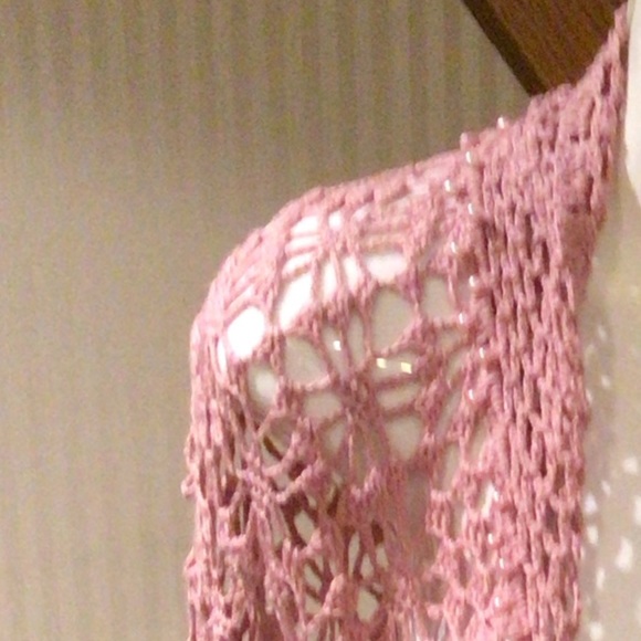 NWT pink crocheted shrug with pink pearls around sleeves and trim around shrug - Picture 4 of 5